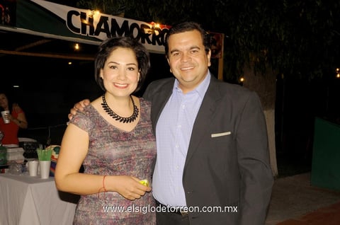 25092014 EN RECIENTE FESTEJO.  Mayela de Pérez y Roberto Pérez González.