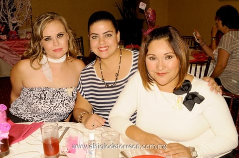 25092014 Denisse, Valeria y Adriana.