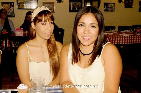 25092014 ASISTEN A PRENATAL.  Gaby Barbosa y Carla Ávalos.