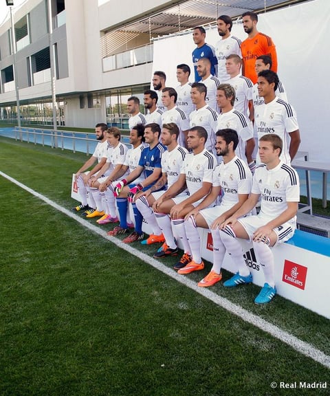 Los 22 futbolistas de la plantilla titular aparecieron en la fotografía.