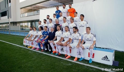 La plantilla del primer equipo se tomó la fotografía para la presente temporada.