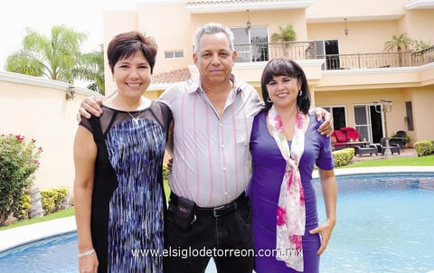 26092014  Adriana, Apolo y Gabriela.