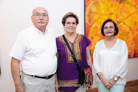 27092014 EN LA GALERíA DEL TIM.  Adolfo, Tata y Claudia.