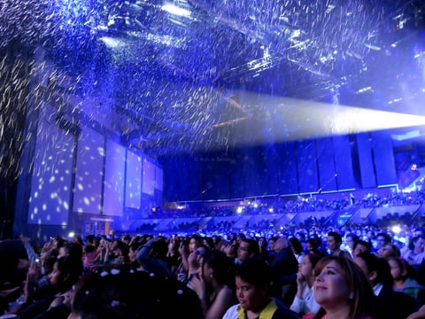 Gracias a la gran producción, el público pudo sumergirse bajo el mar con La Sirenita, además de transportarse a un bosque otoñal con Pocahontas para después quedar cubiertos de “nieve” con Frozen al caer espuma por todo el auditorio, logrando así asombrar a los espectadores con los efectos especiales.