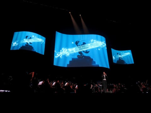 El Auditorio Banamex fue el punto de encuentro donde chicos y grandes acudieron a gozar y recordar los temas de sus cintas favoritas con la Orquesta de Cámara de la Facultad de Música de la Universidad Autónoma de Nuevo León y las voces de Hiromi Hayakawa, Liesl Lar, Fernando Soberanes, Marco Salazar, Melisa Alcántara e Israel Estrada.