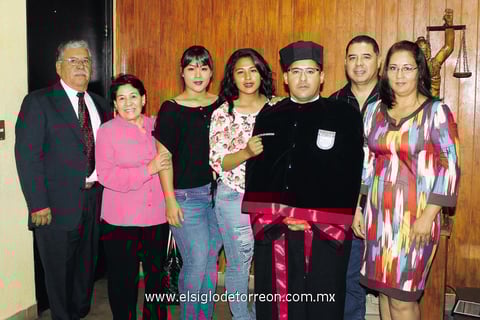 28092014 Dr. Coronado acompañado de su familia.