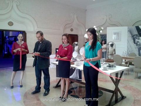 28092014 En el corte de listón.