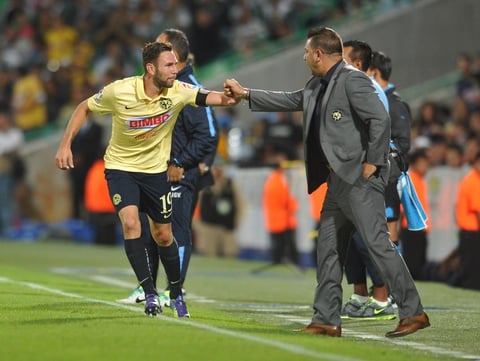 Layún sacó la magia frente a Santos y marcó cuatro goles en el Estadio Corona.