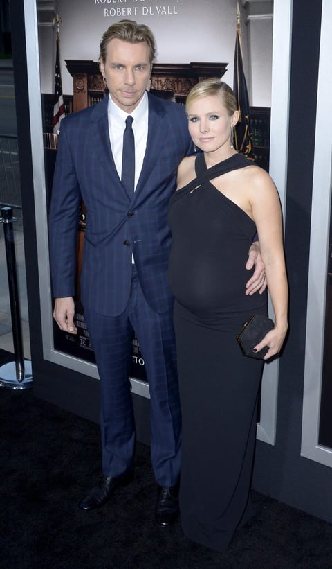 El actor estadounidense Dax Shepard arribó a la alfombra roja con la actriz Kristen Bell.
