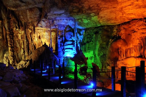 02102014 El interior está completamente habilitado para vivir una experiencia única.
