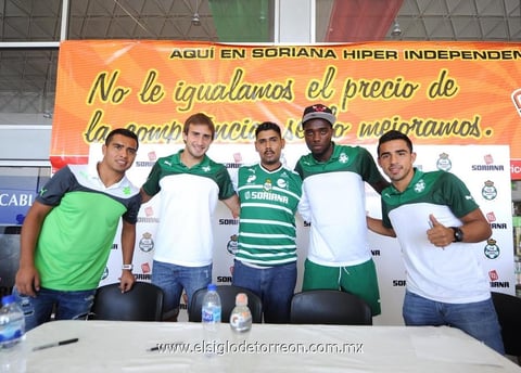 02102014 Rodolfo Salinas, Carlos Izquierdoz, Rodolfo Esquivel, Djaniny Tavares y Alonso Escoboza.