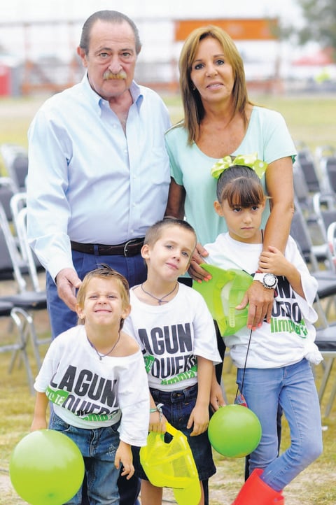 03102014 VÃ­ctor, Regina, Mariano, Santiago y Renata.