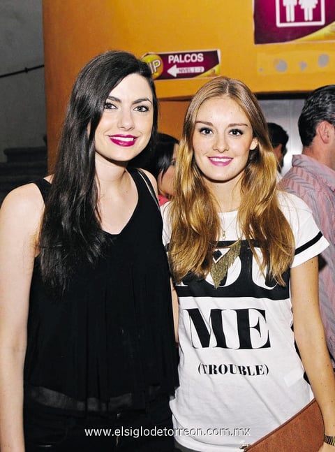 03102014 EN UN CONCIERTO.  Paulina y Marian.