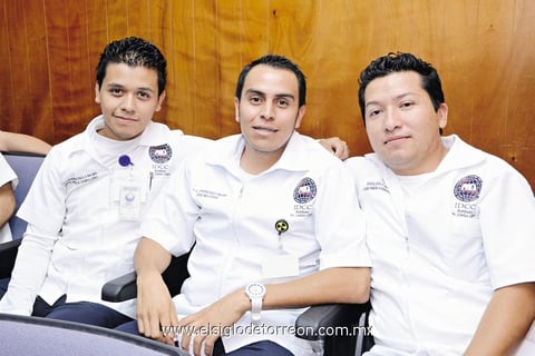 06102014 EN RECIENTE EVENTO.  Israel, Rafael y Cutzandi.