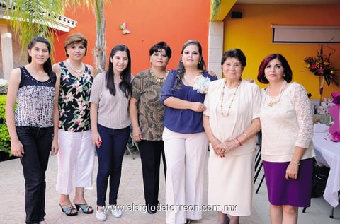 05102014 Srita. Valeria Medina Romero, Sra. María del Socorro Romero Torres, Srita. Andrea Torres Romero, Sra. Ana Alejandra Romero Torres, Srita. Élida Liliana Medina Morales, Sra. Eva Torres Domínguez y Sra. María Teresa Romero Torres.