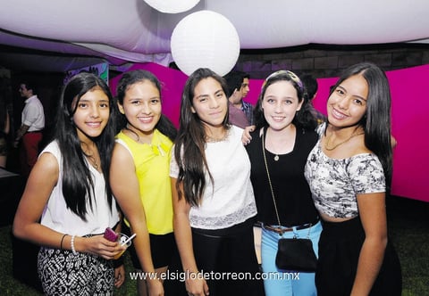 05102014 DIVIRTIÉNDOSE.  Victoria, Talía, Margarita, Sofía y Andrea.