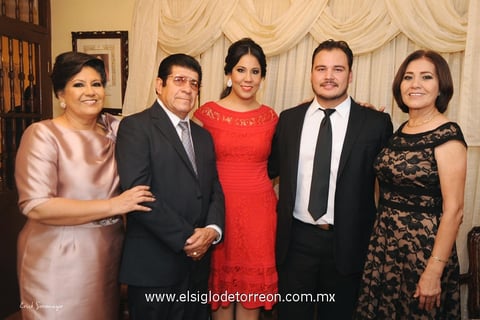 04102014 Acompañando a los novios, Sra. Ma. del Carmen Luévano de Fuentes, Sr. Cristóbal Fuentes Rosales y  Lic. María Ruiz Castañeda.