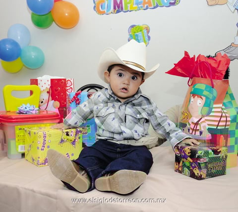 05102014 Acompañaron al festejado en este día tan especial sus abuelitos maternos: Pedro Mendoza García y Guadalupe Valle; sus papás, Lizbeth Areli y Jesús Fernando; y su abuelita paterna, Rosa de Lima Hernández Moreno.