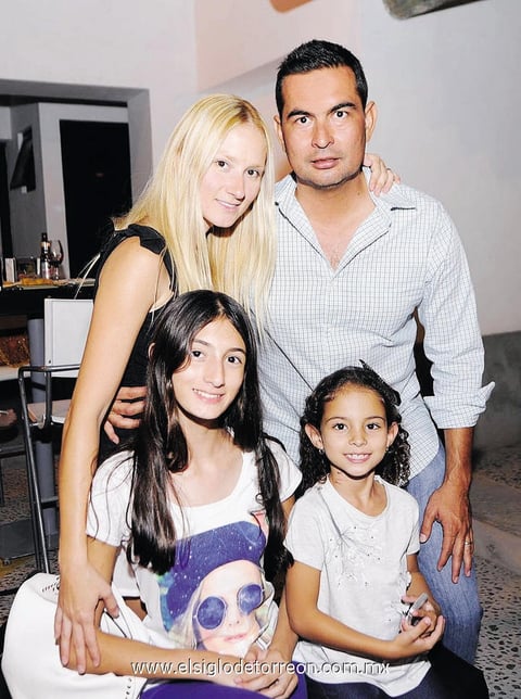 05102014 Estrella, Víctor, Marifer y Camila.