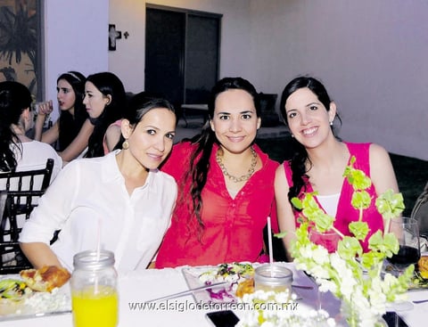 05102014 EN DESPEDIDA DE SOLTERA.  Luly, Lily y Gaby.