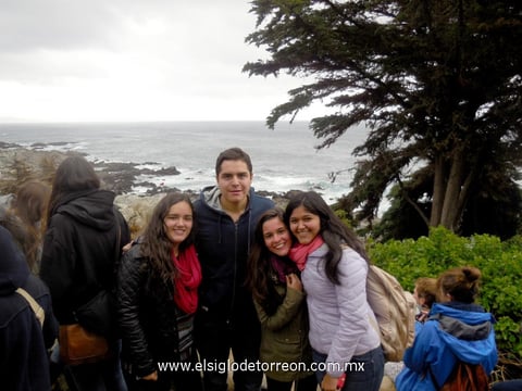 06102014 Sofía (izquierda) con sus amigos en El Cajón del Maipo, Chile.