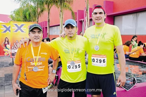 07102014 PARTICIPAN EN CARRERA ATLéTICA.  Juan, José Guadalupe y Gerardo.