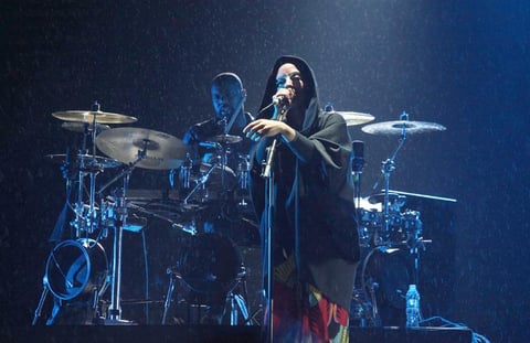 La presentación de Massive attack fue interrumpida cuando aún faltaba la mitad de su repertorio.