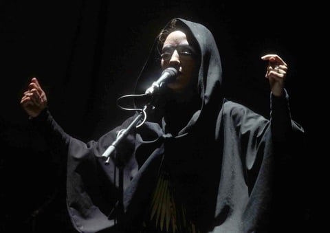 Massive Attack cautivó a los asistentes al salir al escenario.