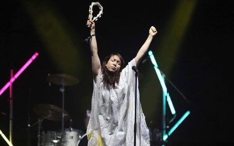 La lluvia no paró la presentación de Little Dragon.
