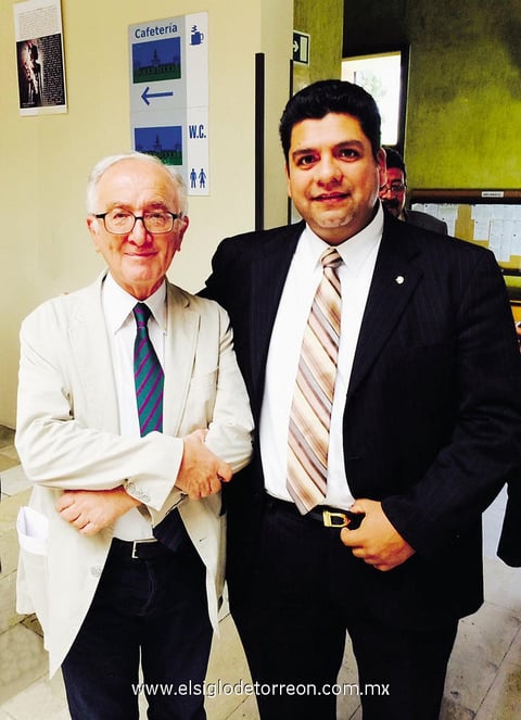 12102014 Acompañado de su profesor Luigi Ferrajoli, catedrático de la Universidad de Roma, el doctor Juan Rafael Carrillo Ávila, en tan placentero mérito universitario de posgrado conseguido.
