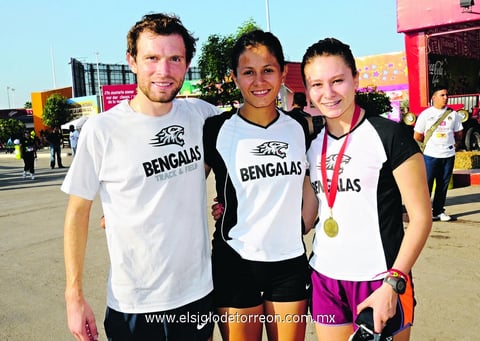 12102014 Tim Chichester, Lily Luévano y Mariana Montemayor.
