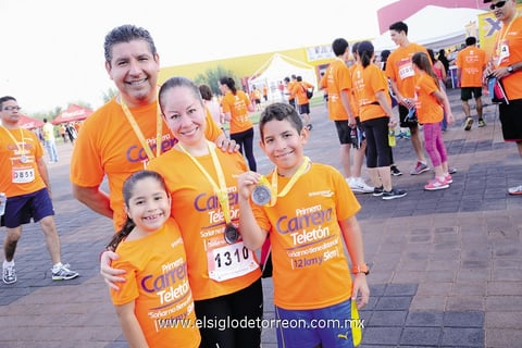 12102014 LOGRAN SU OBJETIVO.  Luis Carlos, María José, Vero y Norberto.
