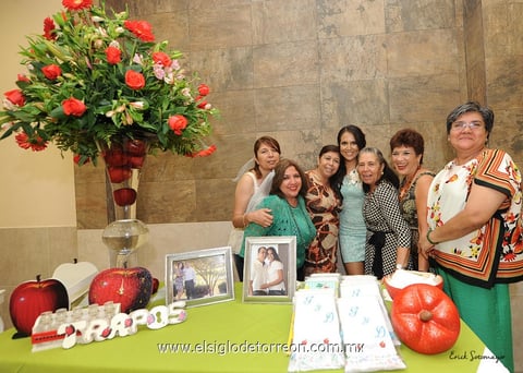 12102014 Sus tías Adriana Valdés, Elba Garza, Isabel Valdés, Laura Garza y Paty Valdés.