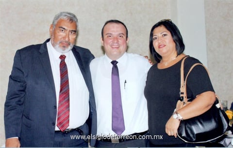 13102014 Dr. Jesús Mendoza Aguirre en pasado evento junto a la Sra. Nancy Díaz Martínez y Dr. Juan Calvillo Hernán.