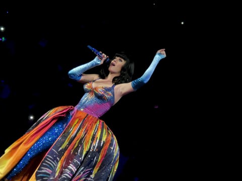 Como era de esperarse, el show tuvo un final explosivo con Firework, éxito con el que se despidió en medio de fuegos pirotécnicos y concluyó así una noche brillante en todos sus sentidos.