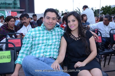 15102014 ASISTEN A CONCIERTO.  Francisco y Brenda.
