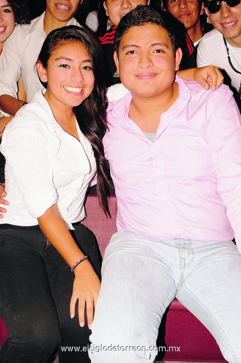 15102014 MUY CONTENTOS.  Pamela y Andrés.
