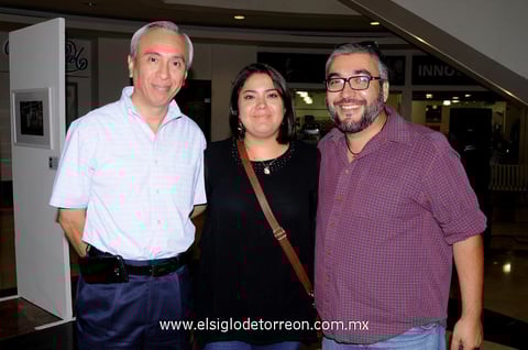 15102014 Santiago Grijalva, Cristina Carrillo y Jesús Marín.