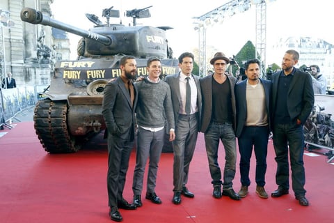 El elenco conformado por Shia Labeouf, Logan Lerman, Jon Bernthal, Brad Pitt y Michael Pena posaron junto al director David Ayer.