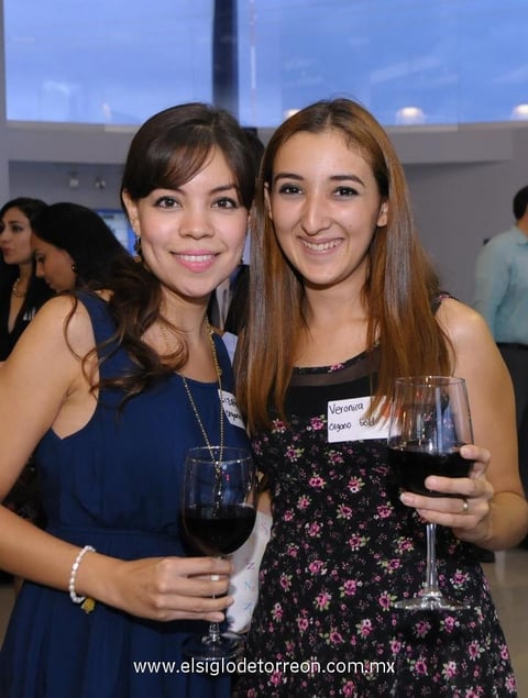 18102014 ASISTEN A BRINDIS INAUGURAL.  Lizeth y Verónica.