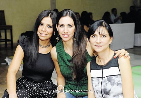 19102014 ASISTEN A UN CUMPLEAñOS.  Paola, Jessica y Maru.