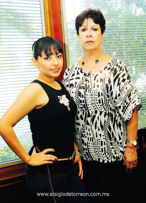 19102014 EN FESTEJO.  Diana y Carolina.