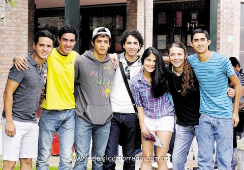 19102014 ESTUDIANTES.  Arturo, Daniel, Demián, Raúl, Juan Carlos, Daniel y Fernanda.
