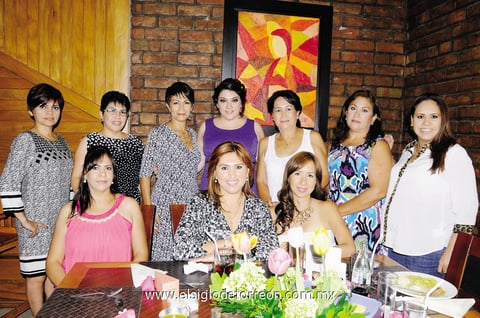 19102014 Familiares y amigas disfrutaron de un lindo día, quienes muy contentas acudieron a felicitarla y brindarle los mejores deseos para su nueva etapa de mamá.