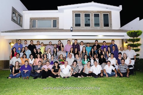 20102014 DISFRUTAN AMENA REUNIóN.  Integrantes de la Familia Pedroza pasaron una agradable velada en reciente celebración.