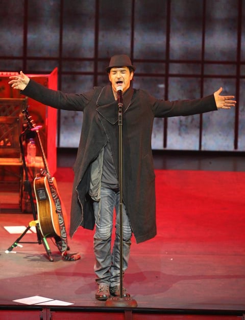 El viaje del cantautor Ricardo Arjona tuvo como parada el Auditorio Nacional, donde cautivó a miles de capitalinos con sus éxitos.
