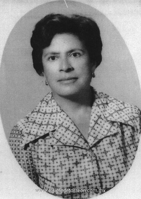 23102014 Maestra Leonor Gallegos festejó su cumpleaños en días pasados en compañía de sus hijos y amistades en Francisco I. Madero.