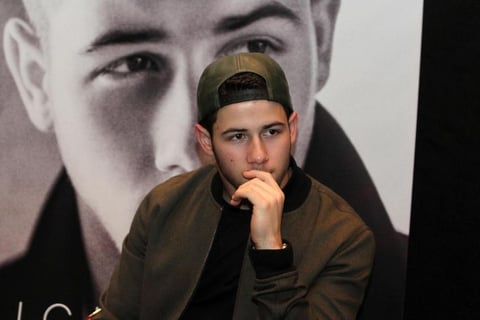 Nick Jonas presentó su disco debut como solista tras la separación de los Jonas Brothers.