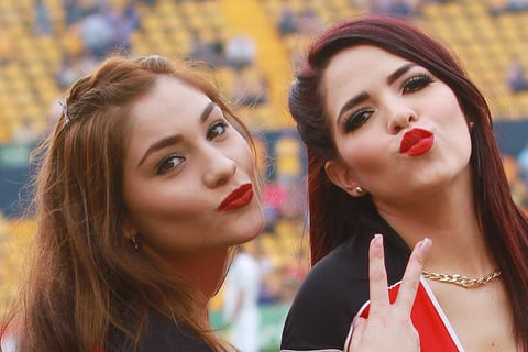 El saludo y beso para los seguidores.