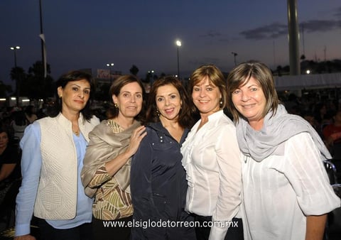 29102014  Judith, Laura, Lupita, Mayela y Nelly.